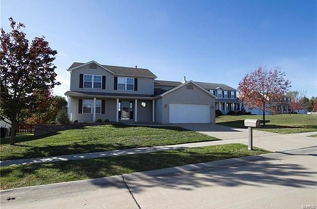 Welcome Home to 821 Whisper Creek Ct!