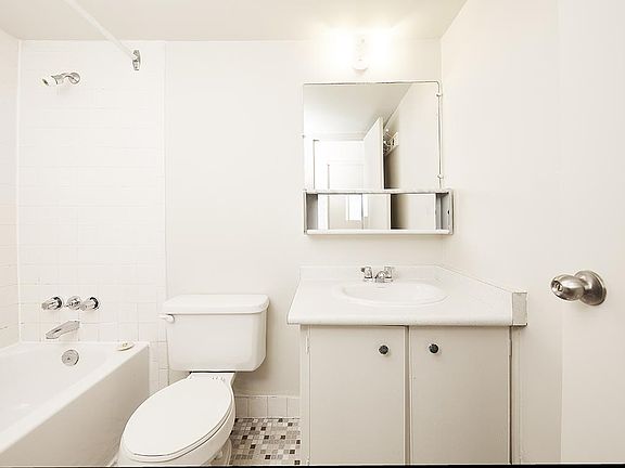 5th image of 2211 Sherobee Rd Unit B