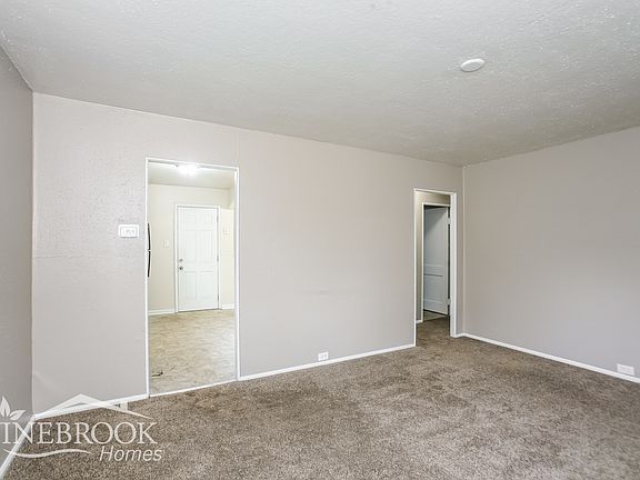 4th image of 2926 S Taft Ave