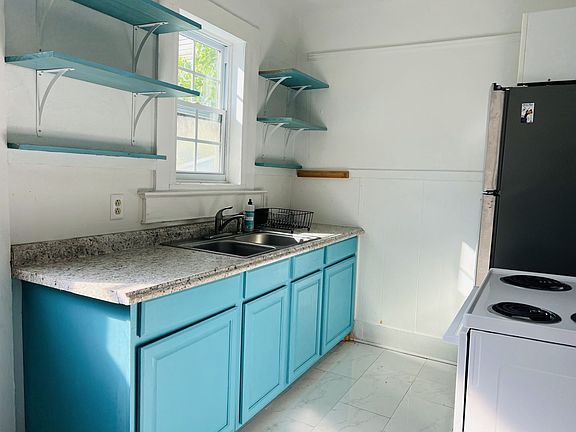 3rd image of 1108-1112 N Miro St
