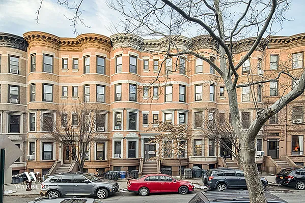 Rented by Warburg | media 24