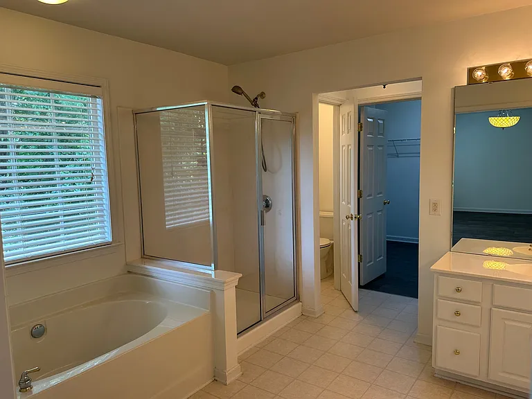 7811 Noland Woods Dr — Photo 12