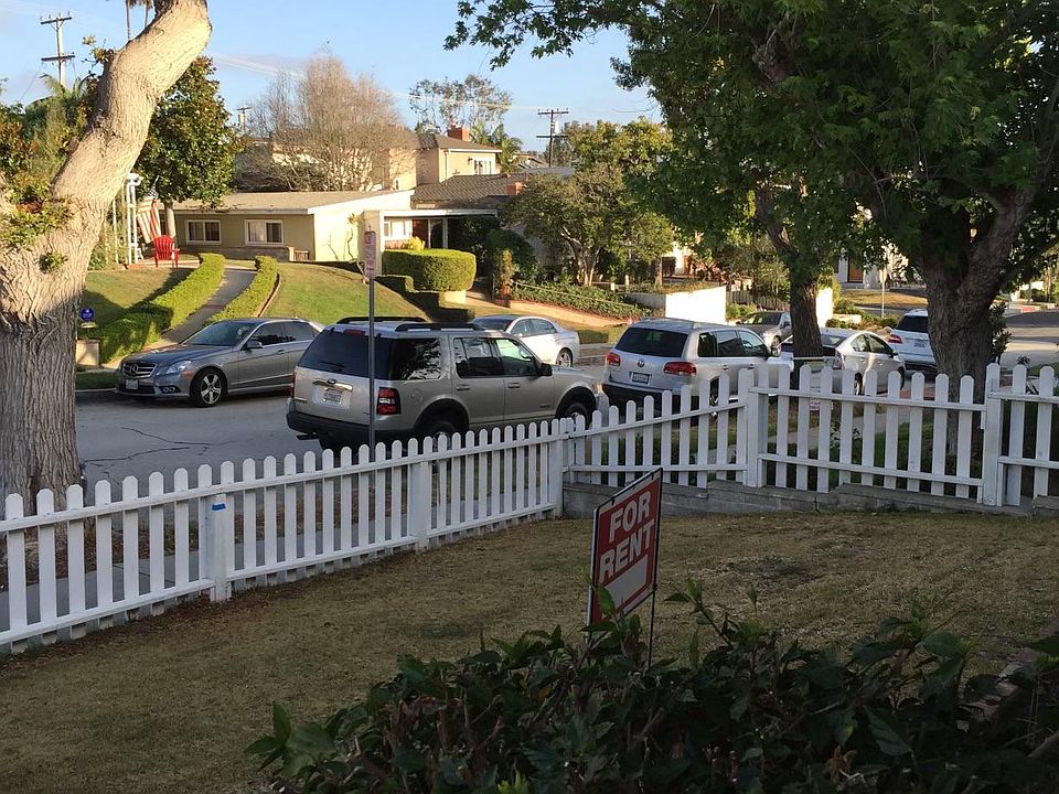 2nd image of 711 Poinsettia Avenue Corona Del Mnr #1/2