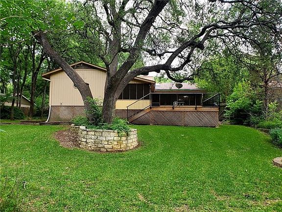 4th image of 302 Deerfoot Dr