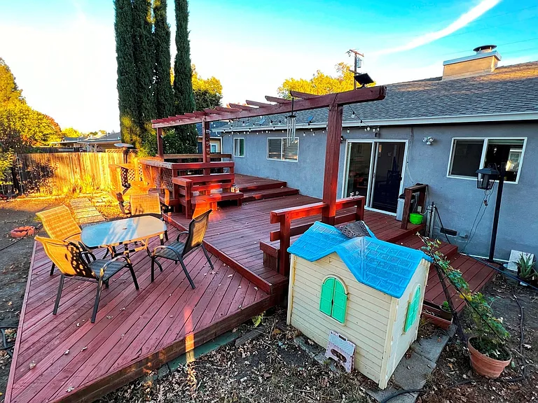 1369 Peach Pl — Photo 16