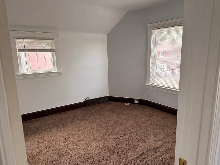 4422 Bridgeview Ave #UP — Photo 8