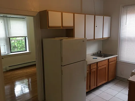 Rented by Metroline Realty | media 11