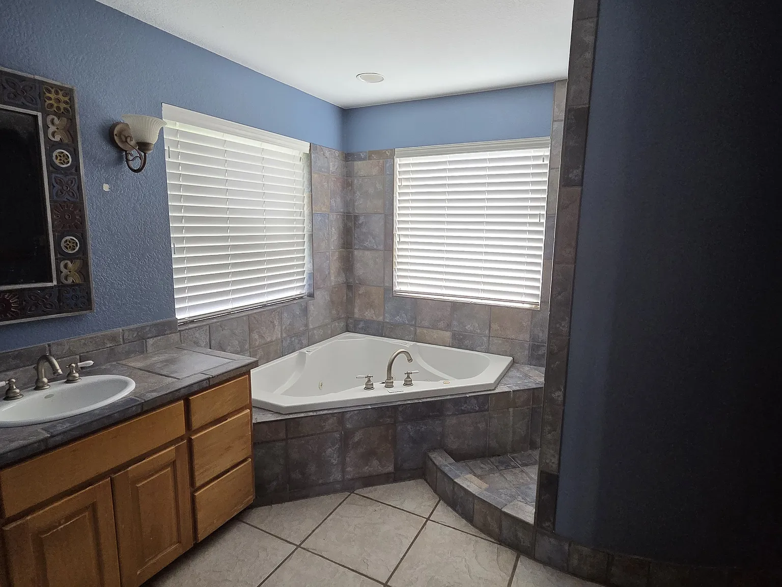Studio, 700 sqft, $100 — Photo 4
