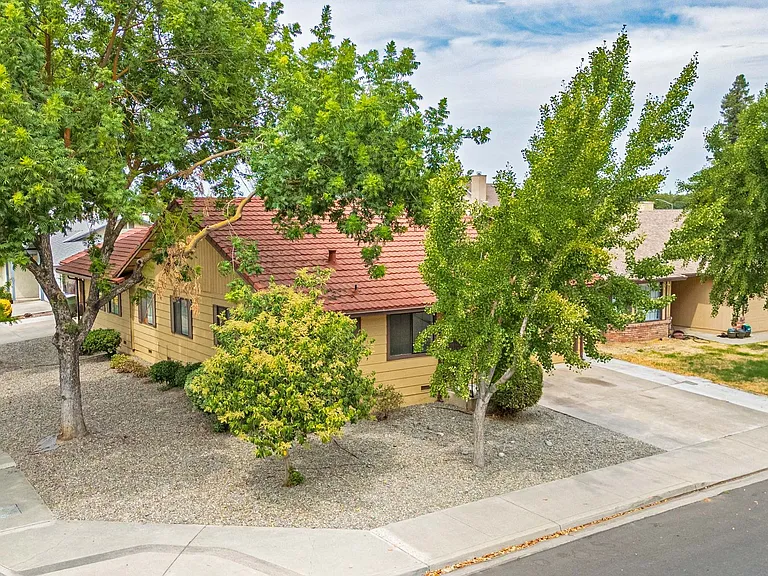3521 Akeby Dr — Photo 24