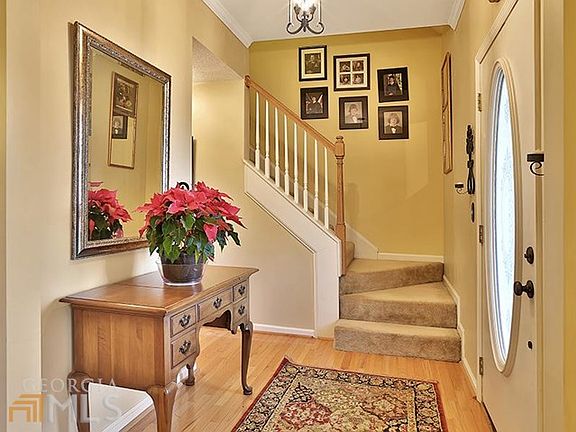 3rd image of 33 Whitewater Ct