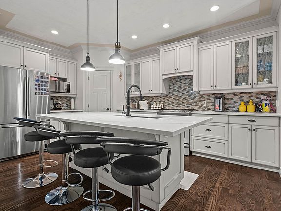 5th image of 8512 Bradshaw Pl