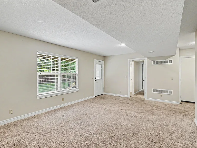 15631 Riley St — Photo 7