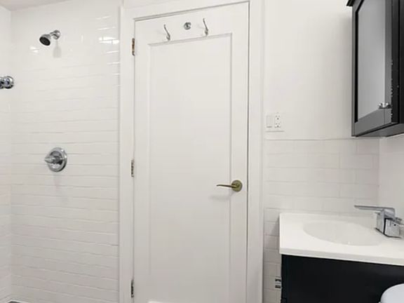 4th image of 143 W 4th St APT B2