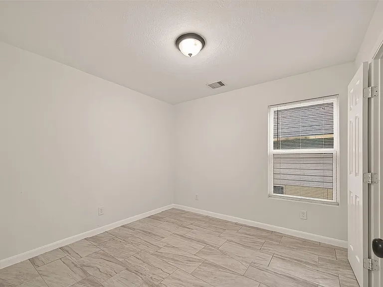 4302 Hirsch Rd #B — Photo 20