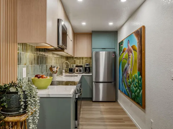 675 N Los Felices Cir #215, Palm Springs, CA 92262