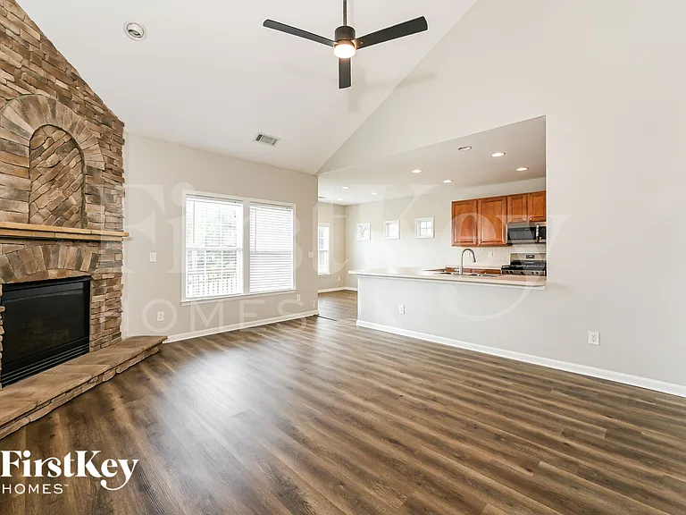 1460 Independence Trl — Photo 2