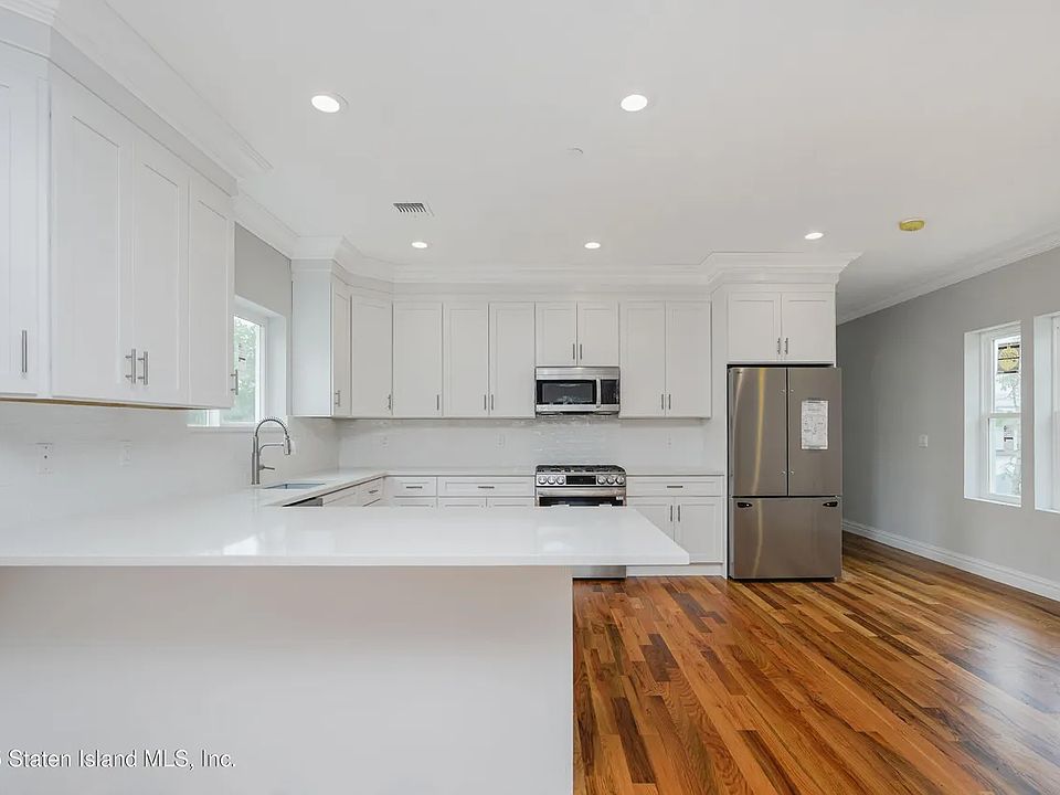 1st image of 524 Jewett Ave #8