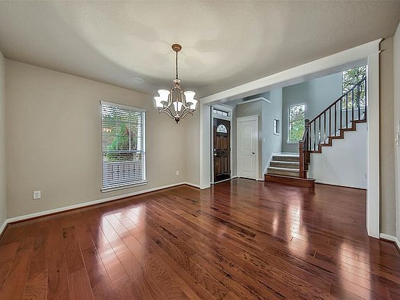 5th image of 3 S Mews Wood Ct