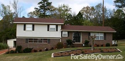 Split-level, 3 BR/2 BA, 2000 sq ft