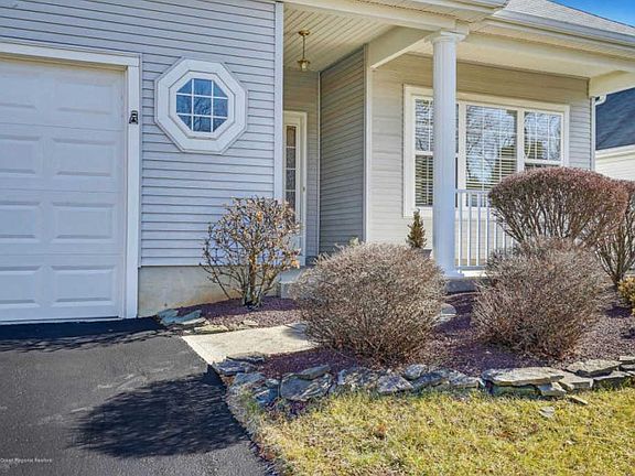 5th image of 11 Devereux Dr