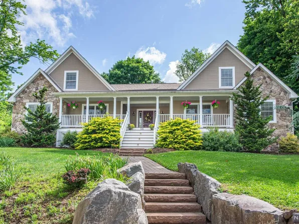 54 Franklin Ave, Midland Park, NJ 07432