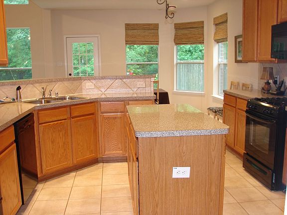 5th image of 13310 Yaupon Holly Ln