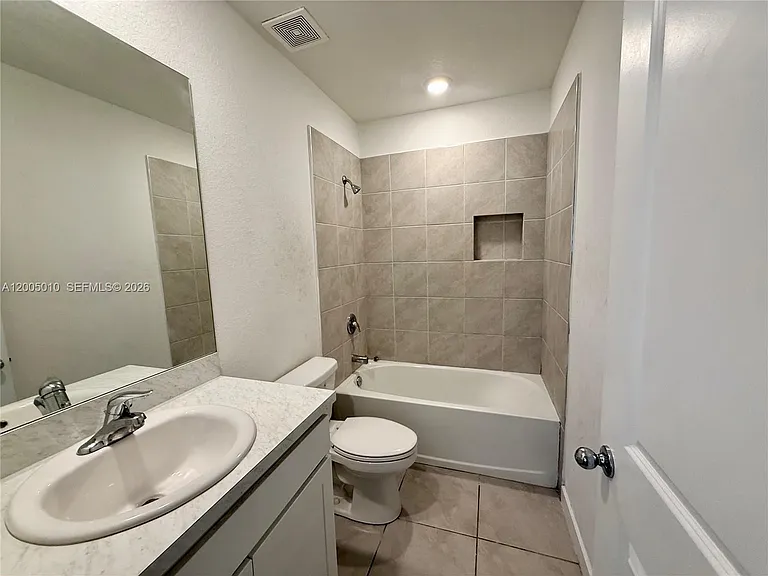 529 NE 1st Dr — Photo 11