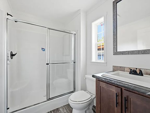 4th image of 10 Victoria Dr