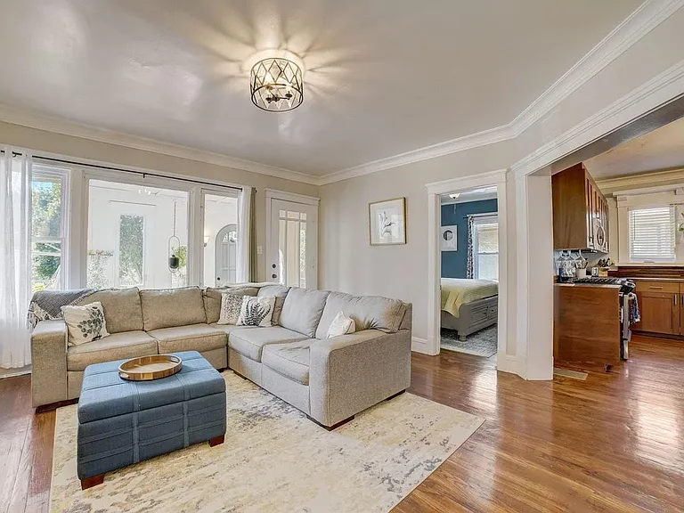 532 Carpenter Ave — Photo 4