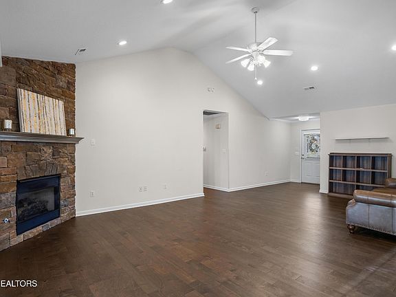 2nd image of 2704 Manassas Dr