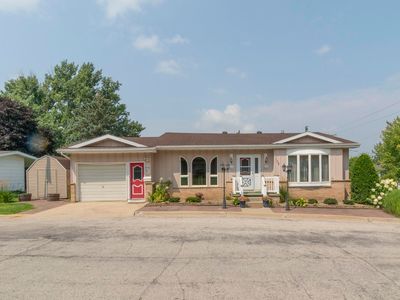 105 Hillside Dr SE, Saint Lucas, IA, 52166