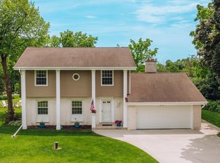 N75W22171 Cherry Hill Rd, Lisbon, WI