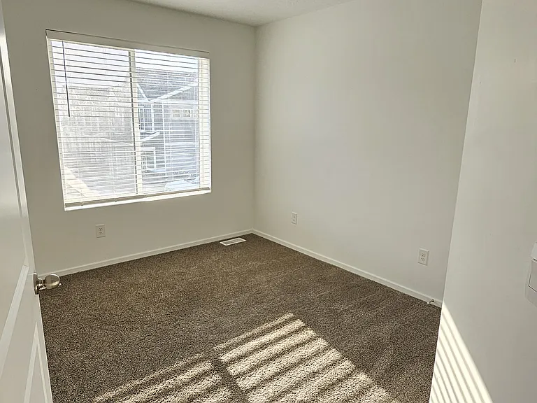 1547 S 3740 E — Photo 2
