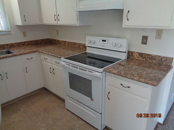 2nd image of 920 El Camino Ave APT D