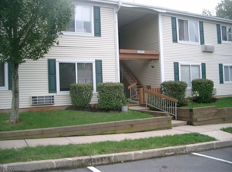 1st image of 44 Bolton Ct #44