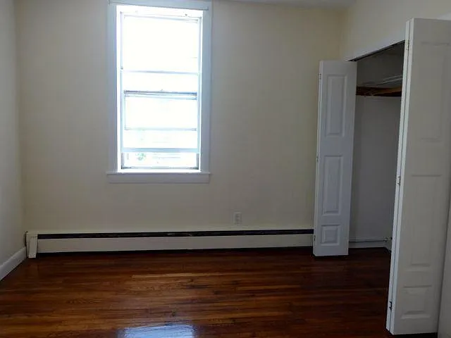 722 E 6th St #1R — Photo 8