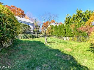 31 Cognewaugh Rd, Cos Cob, CT 06807