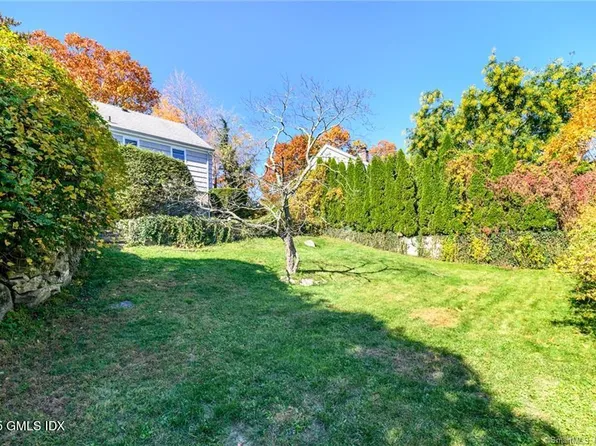31 Cognewaugh Rd, Cos Cob, CT 06807