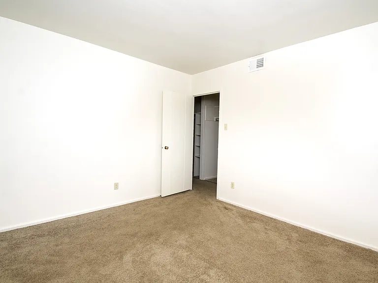 Clifton Woods Apartments — Photo 79