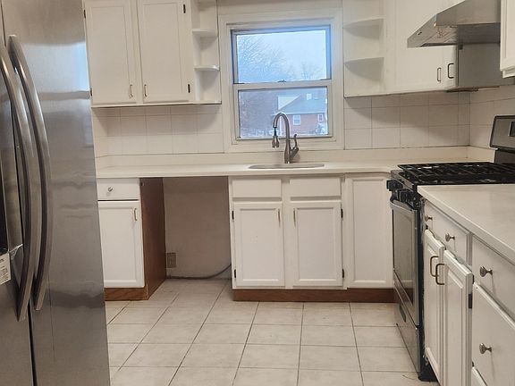 4th image of 209 45th Rd Floor 2