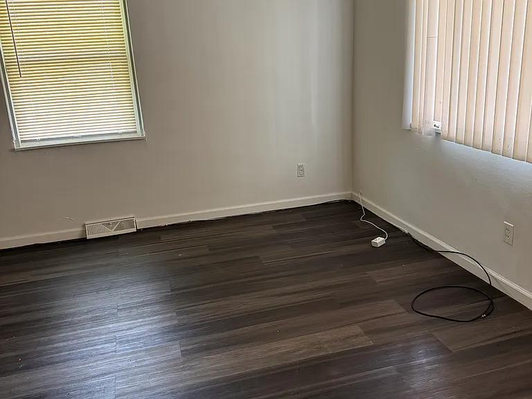228 Locust St — Photo 4