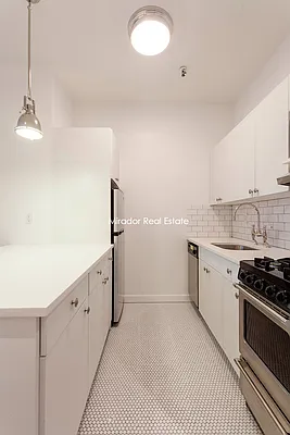 Rented by Mirador Real Estate | media 30