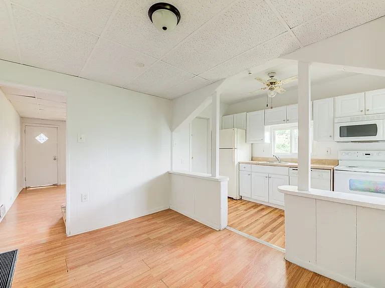 474 Edith St — Photo 2