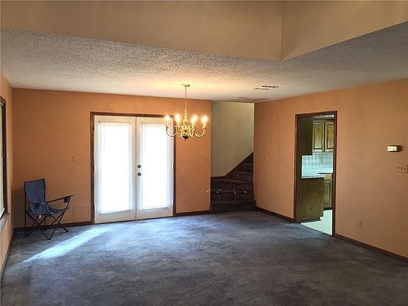 5th image of 150 Farquar Ln