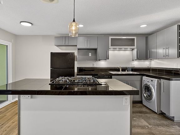 5th image of 925 NE 68th Ave