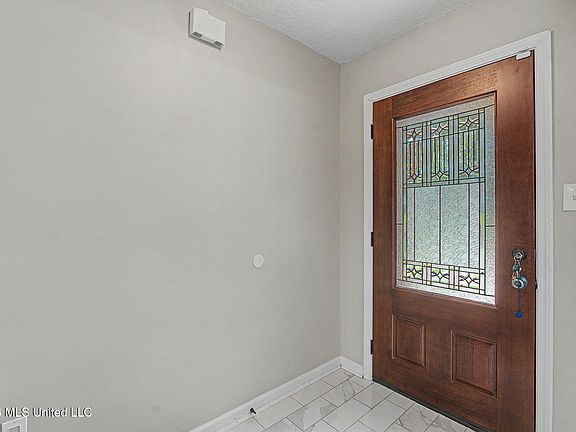 4th image of 4536 Victoria Dr