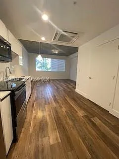 141 NW 16th Ave #2 — Photo 7