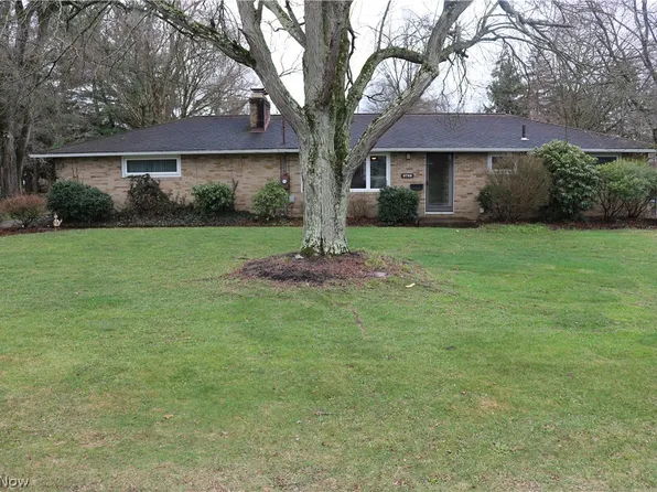 3788 Carl St NW, Uniontown, OH 44685