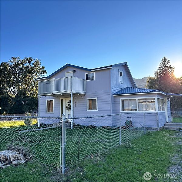 3rd image of 502 Fir Street