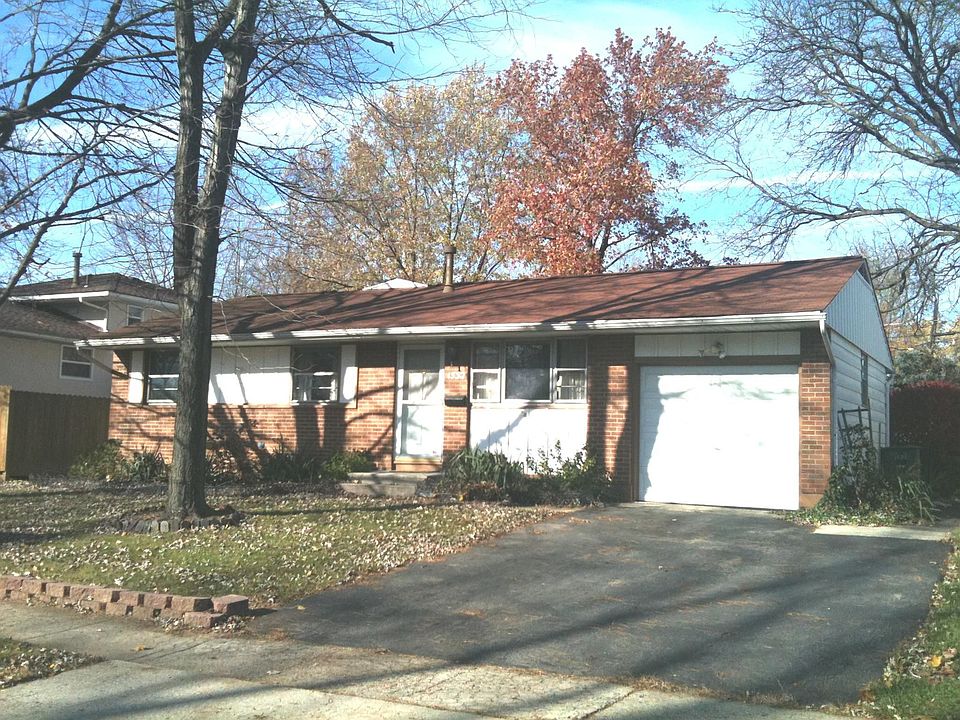 Front View, extra wide driveway